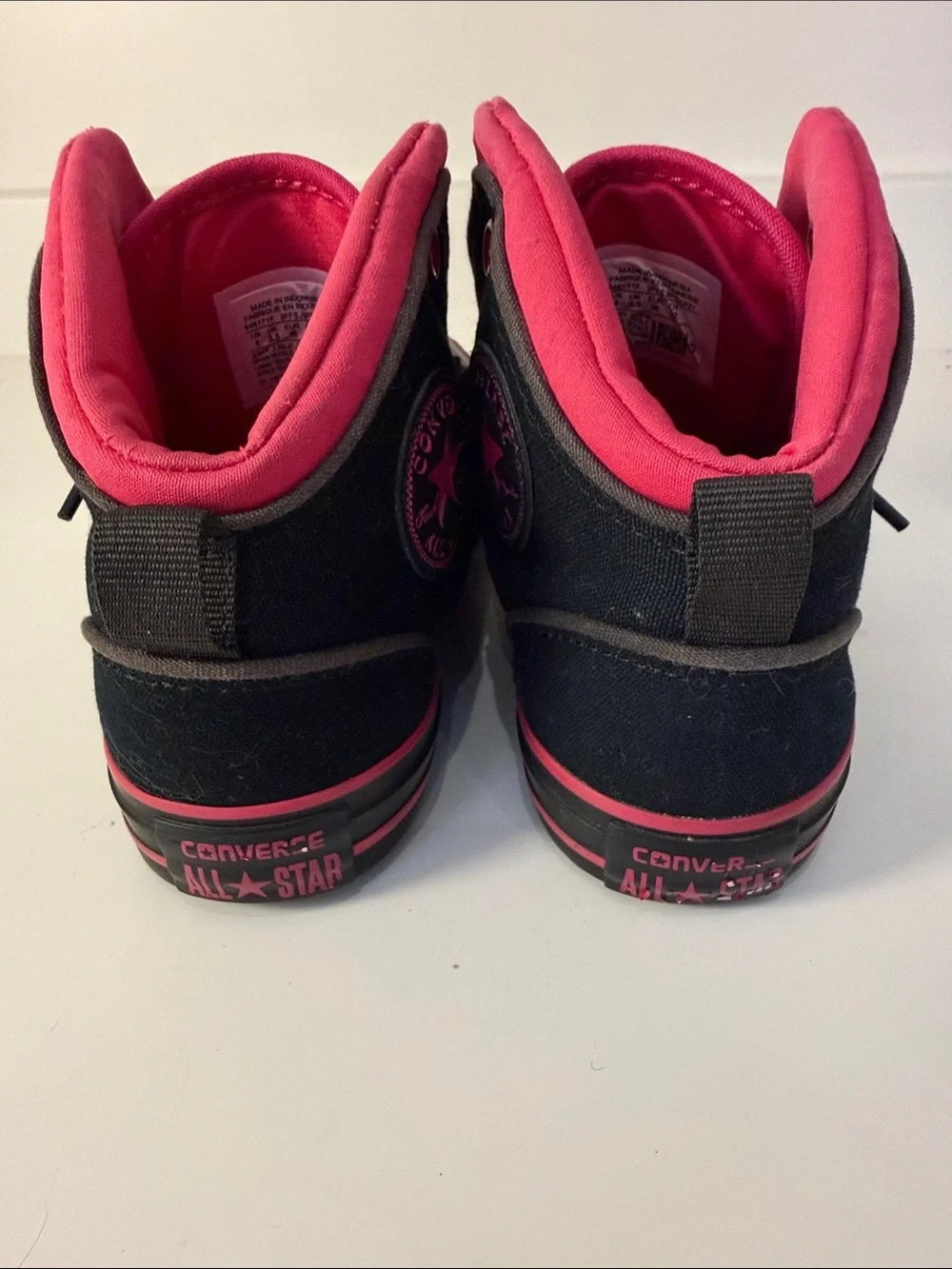 Chuck Taylor Converse All⭐️Star Girls Black High-Tops w/ Pink Trim - Size 4